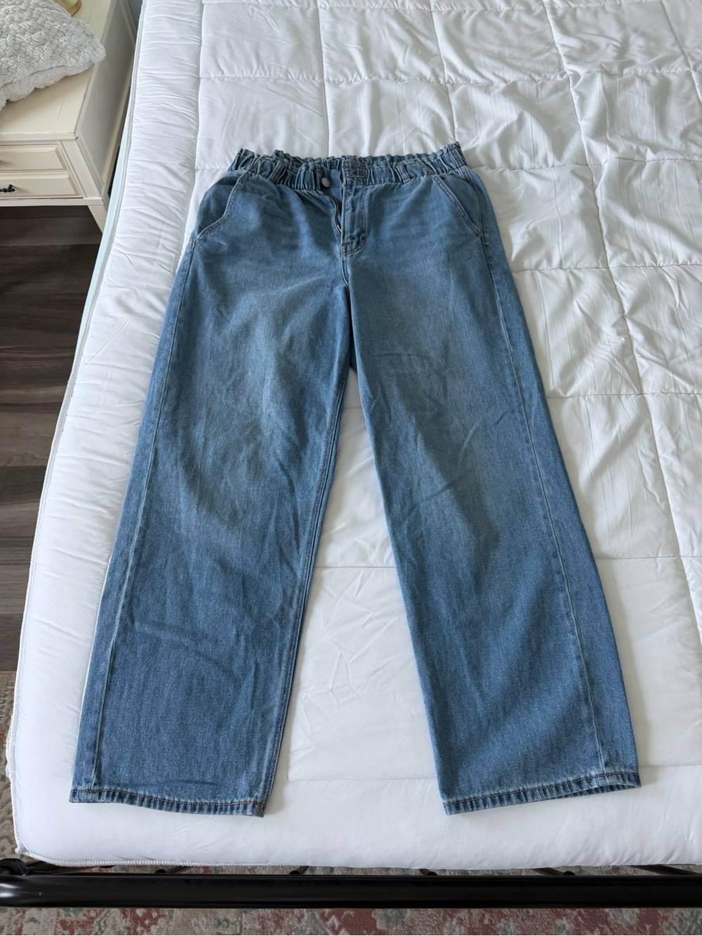 Women’s wide leg American Eagle denim jeans